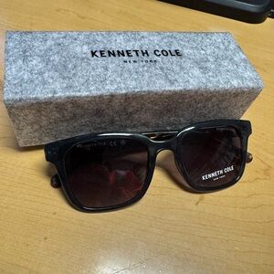 Kenneth Cole Sunglasses KC00039